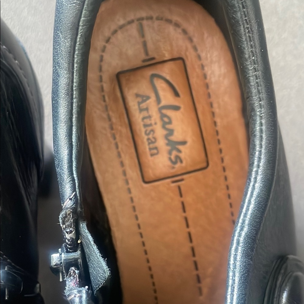 Clarks Artisan Black Leather Heels with Button Accent Women's 8 Cobbler Style - Picture 2 of 9